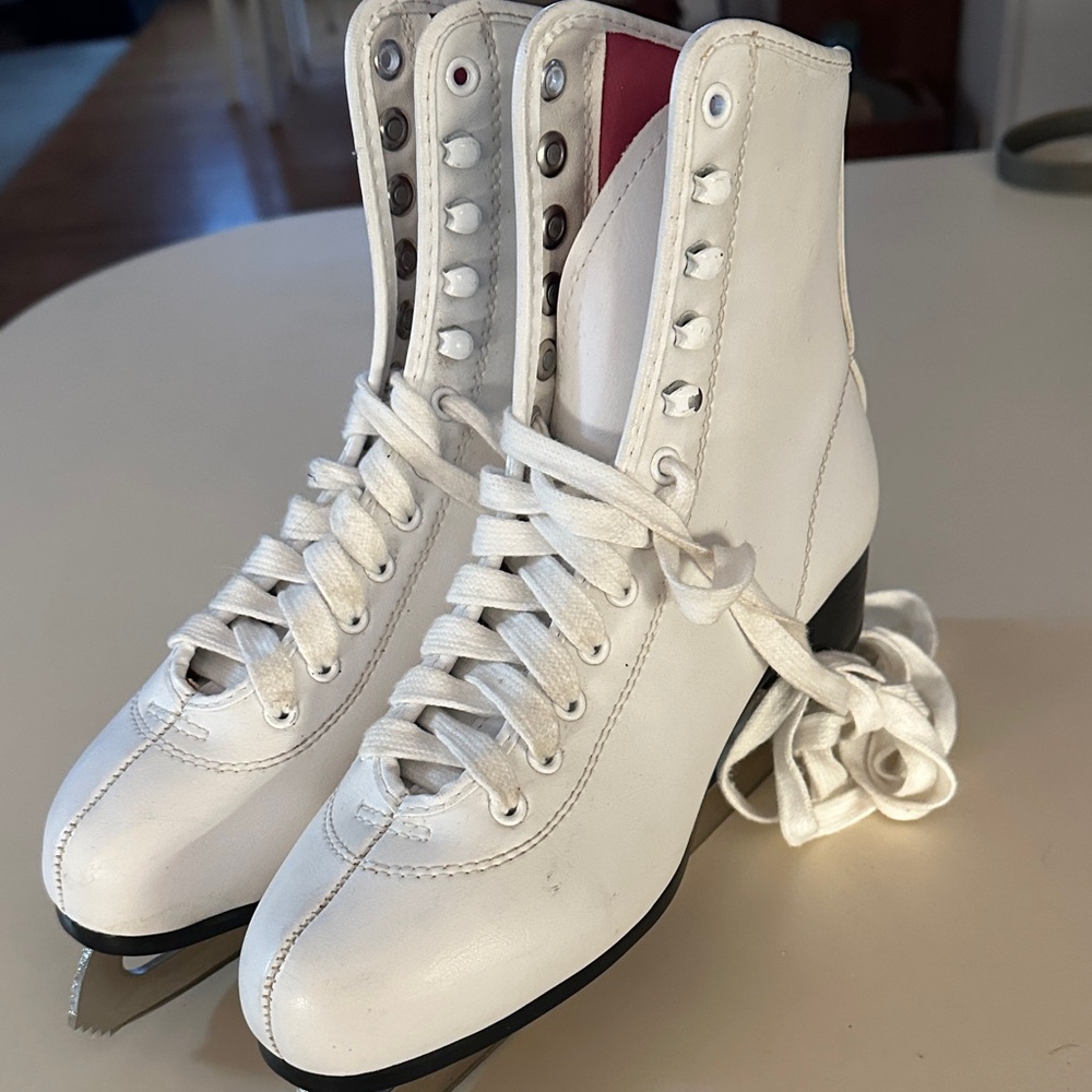 Stylish White Lace-Up Women's Boots